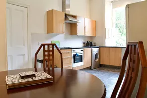 Beautiful Traditional 3 Bedroom Apartment in Edinburgh - Image 2