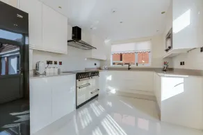 Queens Crest by Sasco Apartments - Image 3