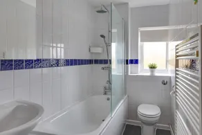 BookedUK - Bright flat in Harlow - Image 4