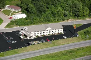 Super 8 by Wyndham Mankato - Image 3
