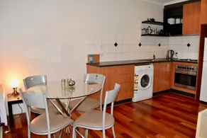 Cosy 1 Bedroom Apartment in Trendy Northcote - Image 4