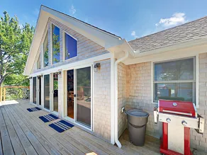 Waterfront 3br W/ Deck 3 Bedroom Cottage - Image 4