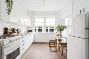 Stylish 1 Bedroom Apartment Near Beach - Image 2
