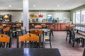I65 Studio Suites (ex Quality Inn Scottsburg) - Image 2