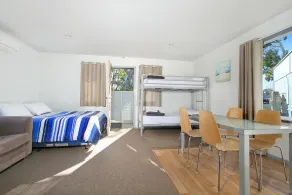 Huskisson Holiday Motel Cabins - Image 2
