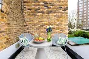 The Fulham Retreat - Bright & Spacious 2bdr With Balcony - Image 3
