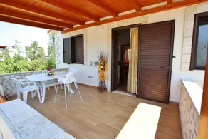 Apartamento vacacional con jardín, barbacoa y jacuzzi | Vistas al jardín - Image 4