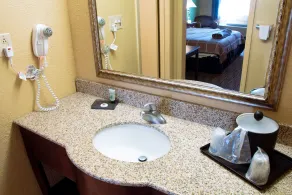 Americas Best Value Inn Charlotte - Image 3