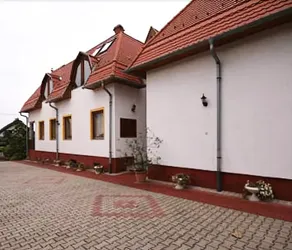 Klaudia Apartments - Image 3