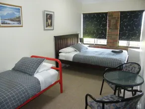 Boomers Guest House Hamilton - Image 3