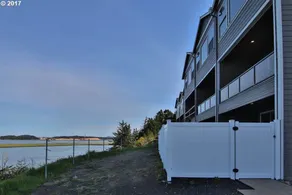 Seagate: Starboard~coos Bay~premiere Property - Image 2