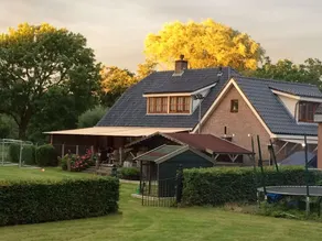 Lavish Holiday Home in Loosdrecht With Jacuzzi - Image 3