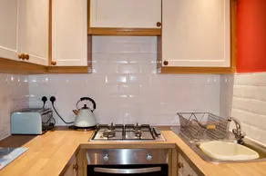Dalry 2 Bedroom Flat - Image 5