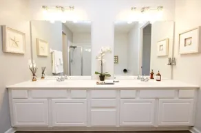 Luxury 3 Bedroom Condo - Image 5