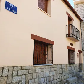 Cosy House in San Bartolomé de Pinares with Mountain View - Image 4