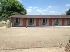 Deer Creek Motel - Image 2