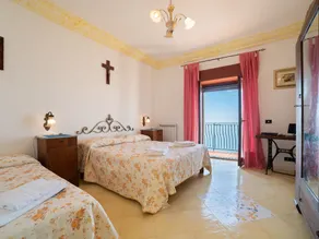 Quaint Holiday Home in Praiano With Swimming Pool - Image 2