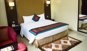 Rainbow Hotel - Image 2