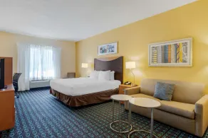 Comfort Inn & Suites - Image 2