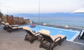 Aurora Luxury Retreat - Beachfront & Private Pool - Image 3
