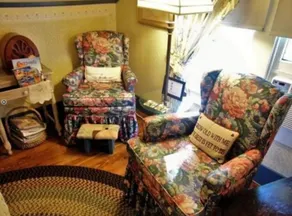 Maple Leaf Cottage Inn - Image 2