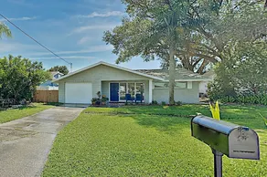 Canal-front Coastal Boat Dock & 2 Kayaks! 2 Bedroom Home - Image 3