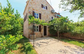 Stunning Home in Liznjan With Sauna, Wifi and 4 Bedrooms - Image 2