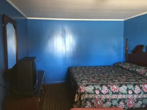 Budget Inn - Image 5