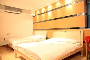 Huifeng International Apartment Hotel - Image 4