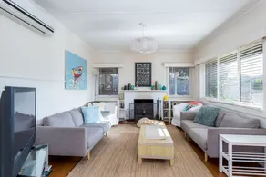 Bay Cottage - Image 2