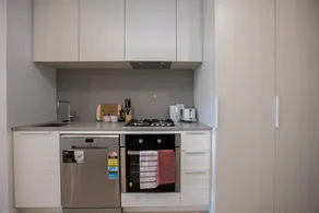 Stunning Apartment In Parkville - Image 2