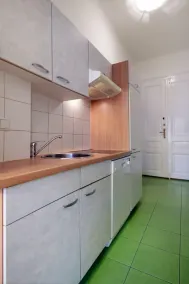 Green and Quiet Apartment near Center - Image 2