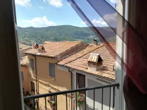 Beautiful 2-Bed Apartment In Turano Lake - Image 3