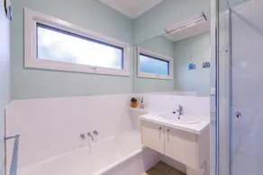 Breezes - PET Friendly - Image 5