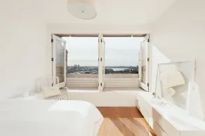 Stunning Sydney Harbour Views - Image 3