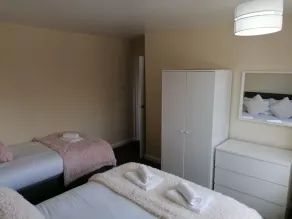 Beautiful Three Bedroom Seaside Retreat - Image 3