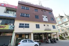 Golden View Hotel by OYO Rooms - Image 3