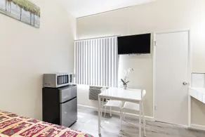 Pride Hotel - Image 4