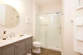 Luxury 3 Bedroom Condo - Image 3