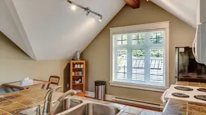 Parker by the Sea - Quaint Apartment with Beach Access - Image 5