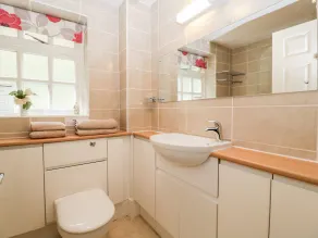 5 Wye Rapid Cottages - Image 5