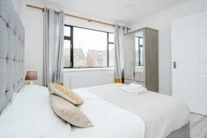 3br-sleeps5-parking-garden-accesstolondon - Image 3