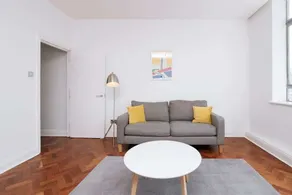 Spacious 1bed in Old Street, 2mins to Tube Station - Image 2