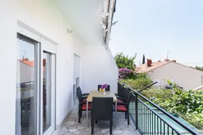 A1-Apt W Shared Pool & Balcony Next To The Beach - Image 3