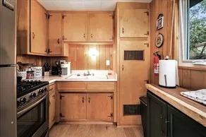 Acorn Cabin 2 Bedroom Home by Redawning - Image 5