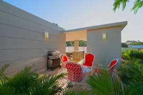 Magnificent Mid-century Mini Mansion - Image 3