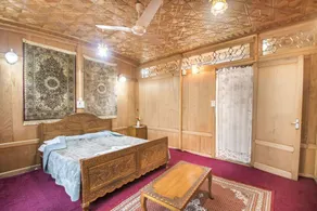 1 BR Houseboat in Dal Lake, Srinagar (EFE7), by GuestHouser - Image 4