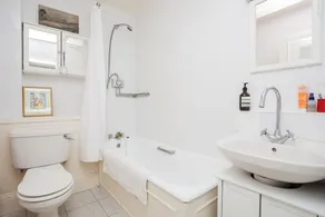 Beautiful and Light Chelsea 1 Bed Apartment - Image 3