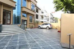 OYO Flagship 525 MG Road Metro Station - Image 3