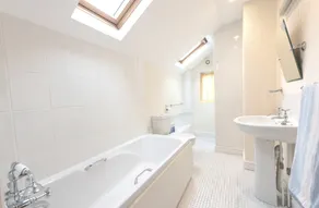 OxfordFiftyone by Banfield Living - Beautiful Oxford Home - FREE PARKING - Image 2